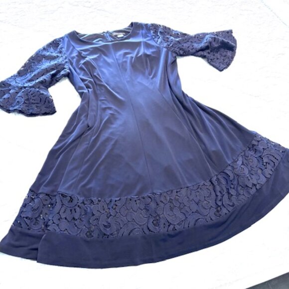 Jessica Howard Blue Formal Lined Nylon & Spandex Dress with 3/4 Bell Sleeves - Picture 2 of 13